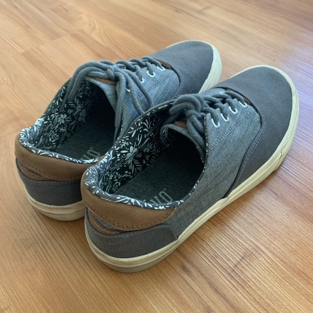 Shoes - Picture 4 of 5